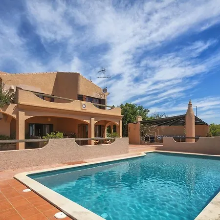 Lovely 4 Bedroom Country Ac And Private Pool Yet Just 800m From The Nearest Beach *